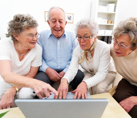 elderly-people-on-computer_560x480