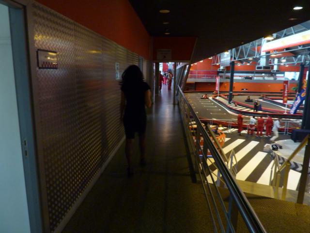 azafata carlos sainz center